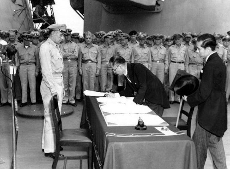 Σαν σήμερα 2 Σεπτεμβρίου: Υπογράφεται στο USS Missouri η παράδοση της Ιαπωνίας