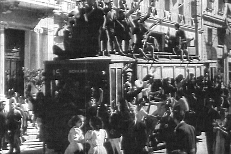 Σαν σήμερα 12 Οκτωβρίου: Το 1944 η Αθήνα απελευθερώνεται – Τα γερμανικά στρατεύματα αποχωρούν