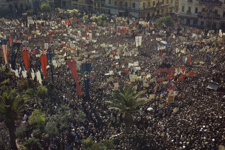 Σαν σήμερα 18 Οκτωβρίου: Το 1944 φτάνει στην Αθήνα η εξόριστη κυβέρνηση Εθνικής Ενότητας, υπό τον Γεώργιο Παπανδρέου