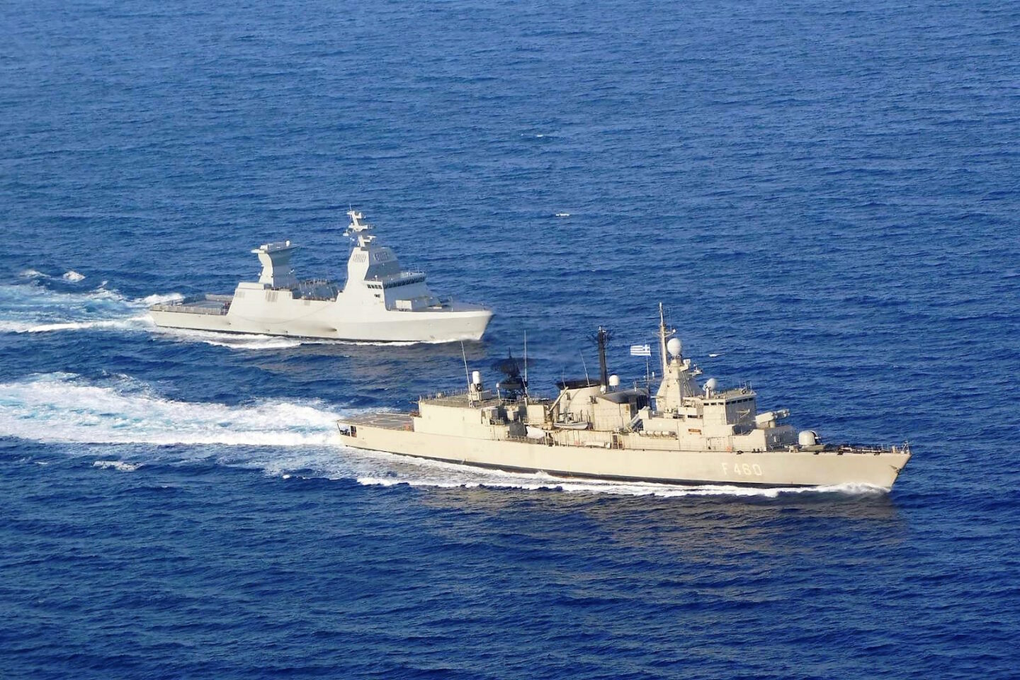 Η φρεγάτα «ΑΙΓΑΙΟΝ» με την ισραηλινή κορβέτα INS Nitzahon