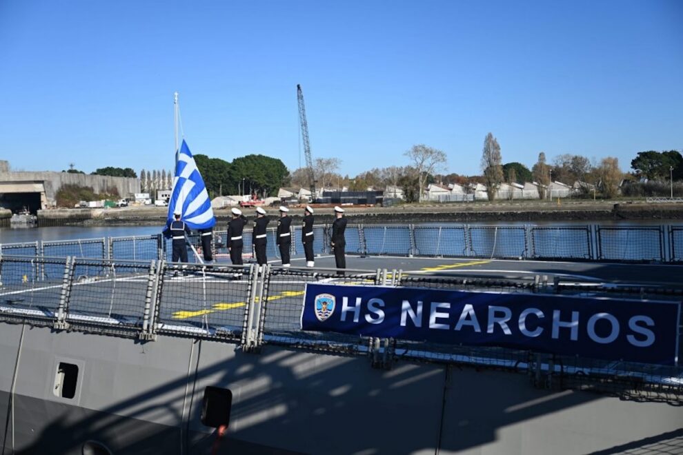 Ύψωση της ελληνικής σημαίας στο κατάστρωμα της FDI «ΝΕΑΡΧΟΣ»
