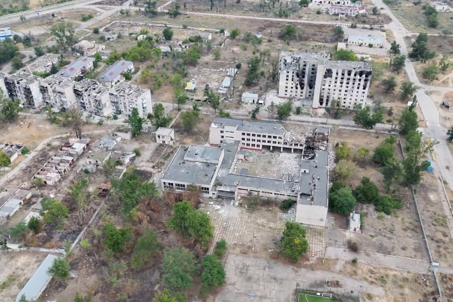 Αεροφωτογραφία από drone με κατεστραμμένα κτίρια στην πόλη Ολέσκι