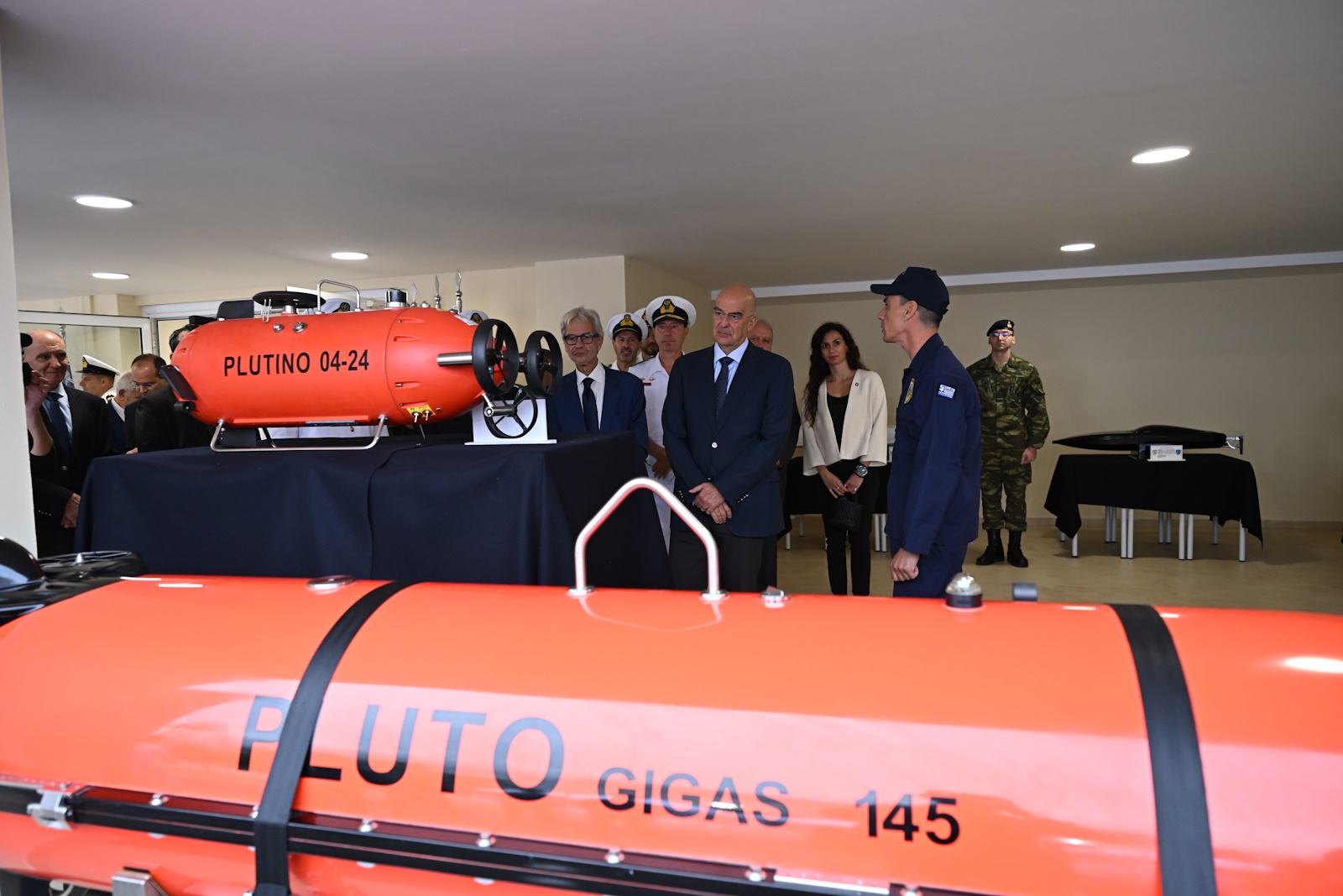 USV τύπου PLUTINO «MIKI» (πάνω) και Pluto Gigas (κάτω)