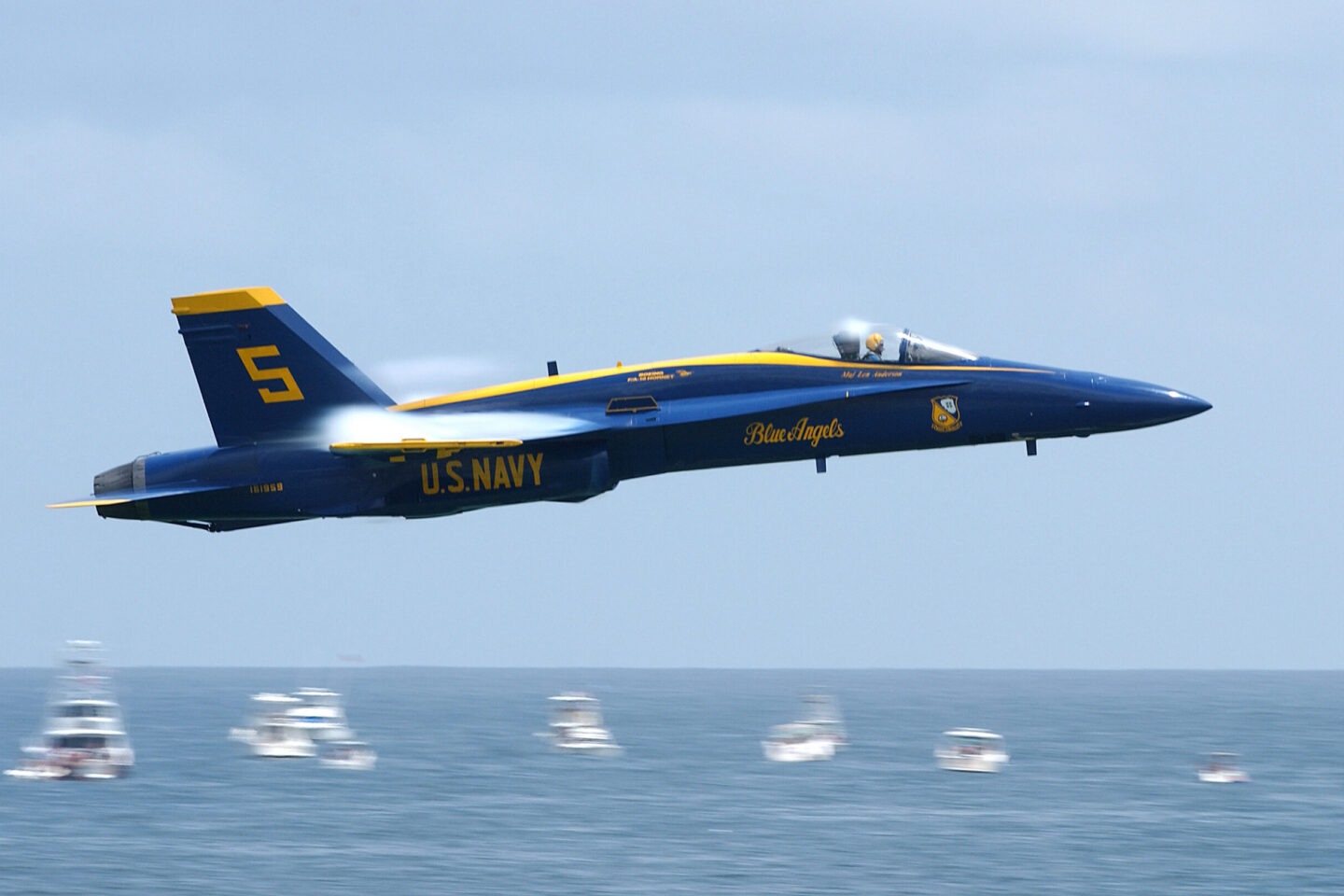Δείτε το “ύπουλο πέρασμα” των Blue Angels που τρομάζει και… αναστατώνει! – ΒΙΝΤΕΟ