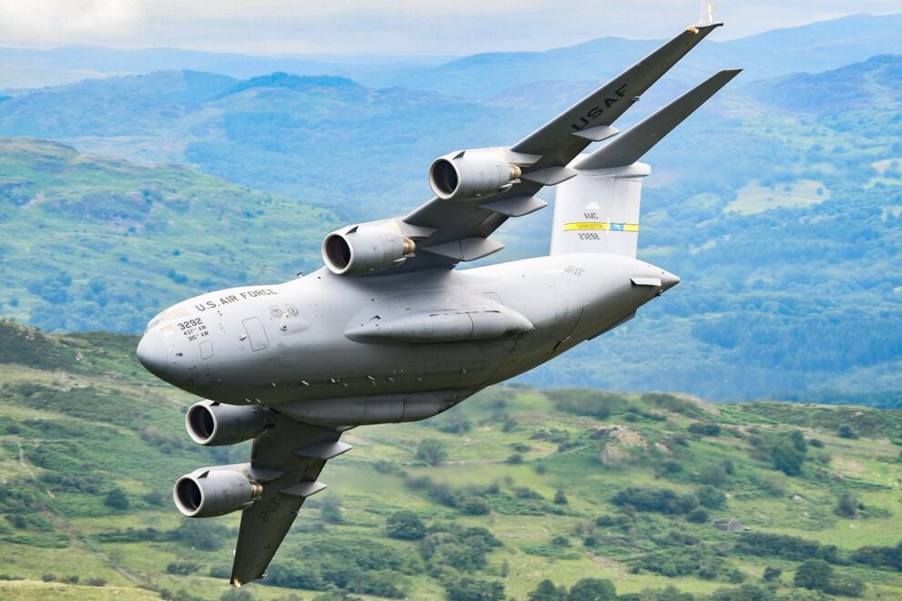 Δείτε τί μπορεί να κάνει ένα θηριώδες C-17 μέσα σε μια χαράδρα! – BINTEO