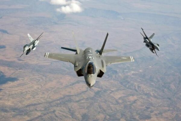 Οι κυρίαρχοι των αιθέρων σε… αναμέτρηση – F-16 εναντίον F-35 – ΒΙΝΤΕΟ