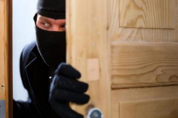 Ληστεία στα Βίλια: Στα χέρια της Αστυνομίας ο τραυματισμένος ληστής