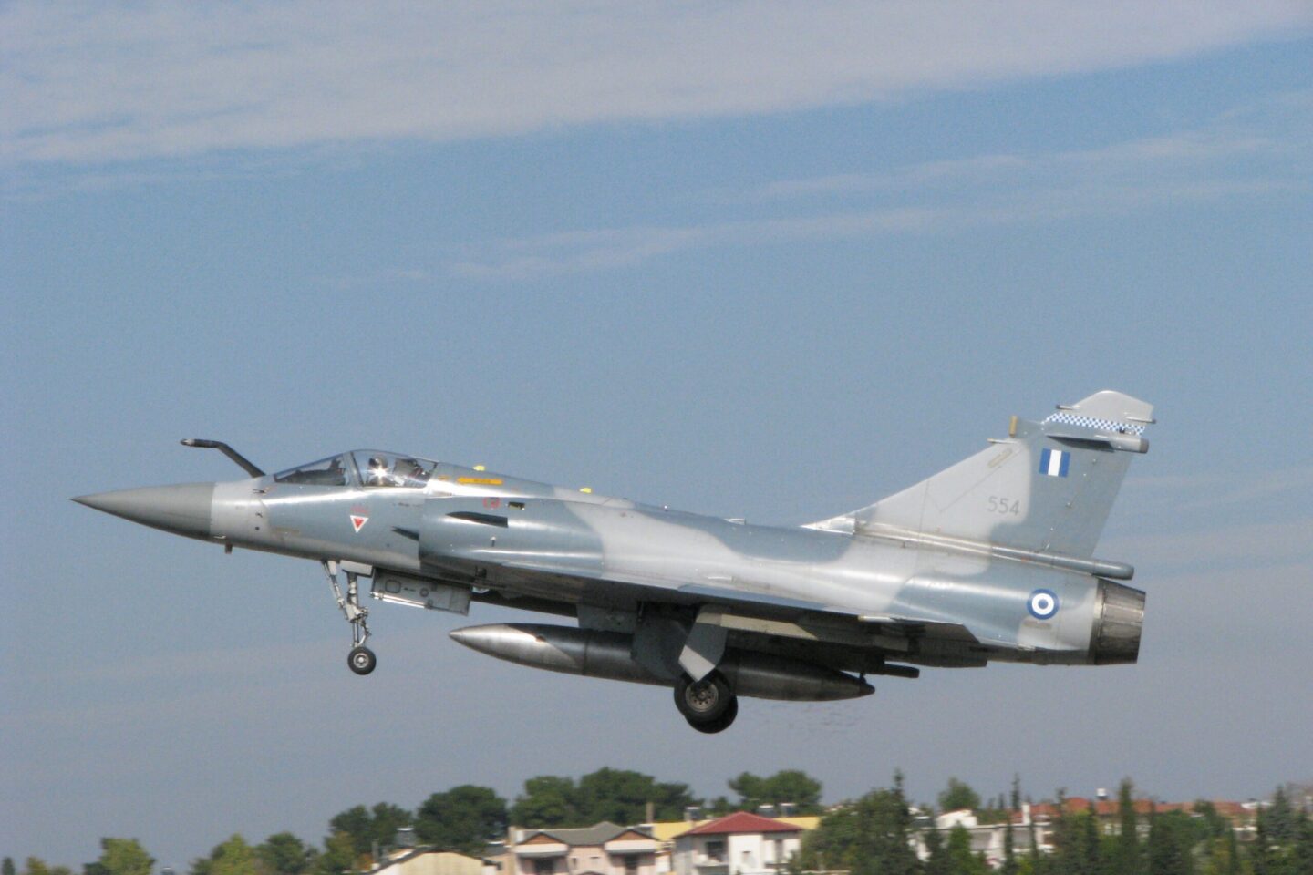 Πτώση Mirage 2000-5: Εντοπίστηκαν συντρίμμια του μαχητικού
