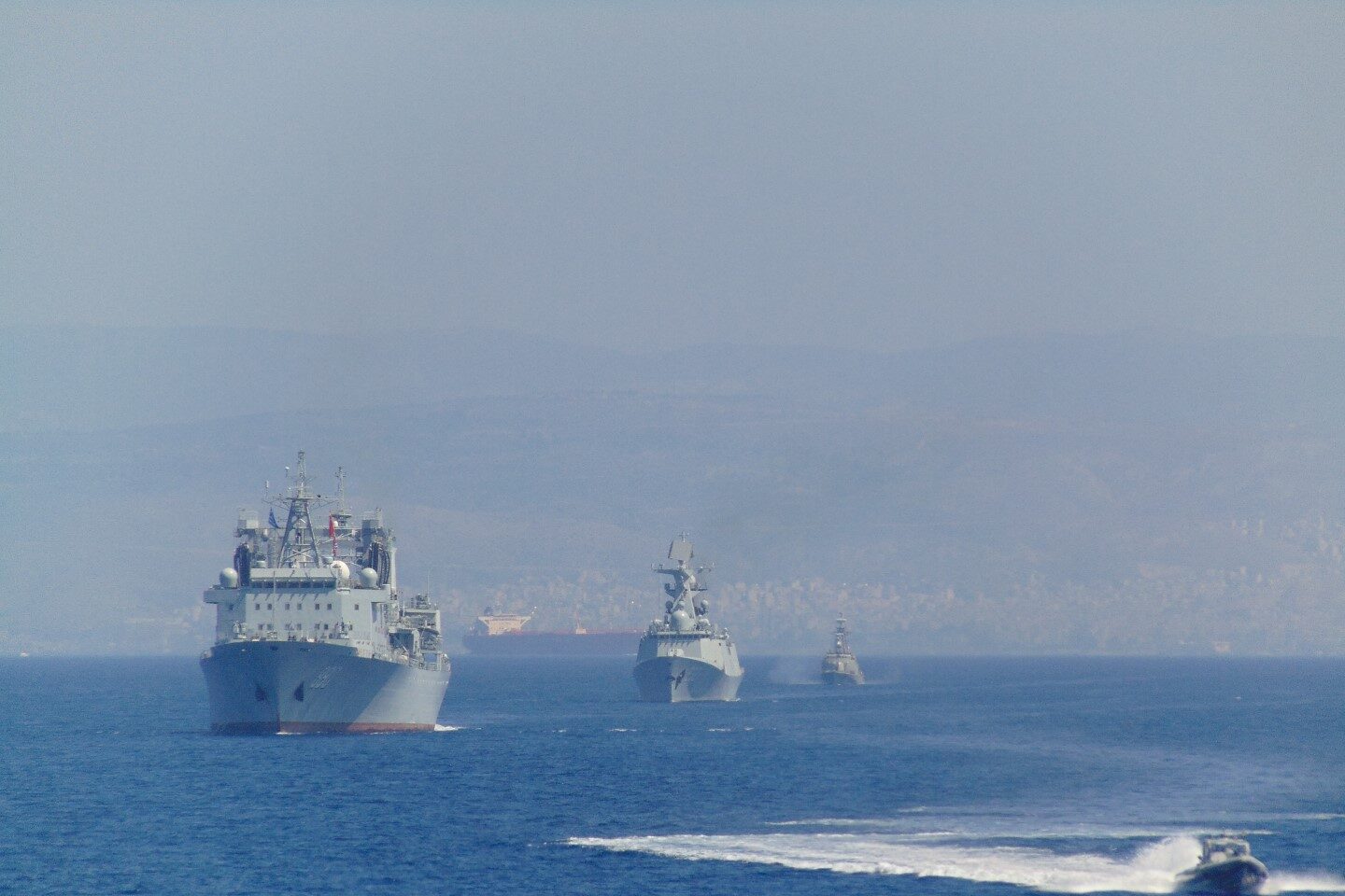 Mεγάλη συνεκπαίδευση ελληνικού και κινεζικού ΠΝ στο Σαρωνικό Κόλπο  – ΦΩΤΟ