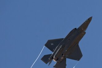 Μαχητικό F-35 “χορεύει” στις χαράδρες της Ουαλίας – ΒΙΝΤΕΟ
