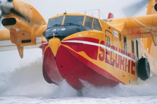 Παρά λίγο! Δείτε πώς ένα CL-415 γλύτωσε από μείζον ατύχημα – ΒΙΝΤΕΟ