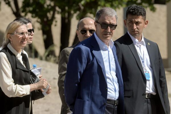 Ο Τούρκος ΑΓΕΕΘΑ στην Ακρόπολη – ΦΩΤΟ