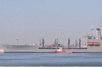 Το USNS Big Horn στο λιμάνι του Πειραιά – ΒΙΝΤΕΟ