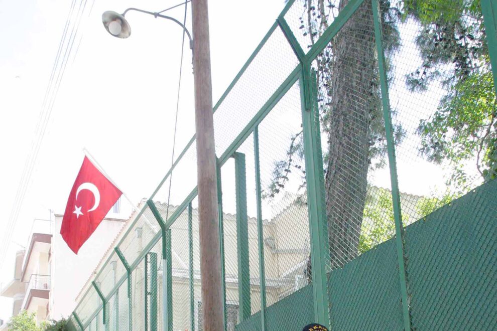 Ποιοι είναι οι 600 που παίρνουν μισθό από το τουρκικό προξενείο;