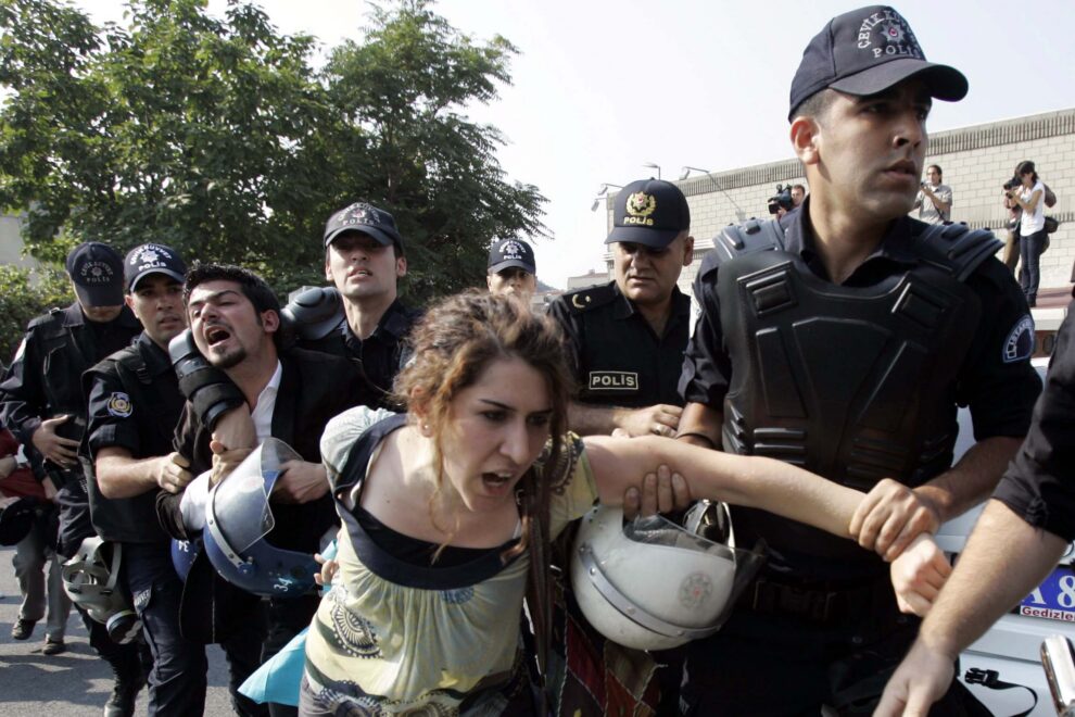 PKK:Θά τερματίσουμε την εκεχειρία εαν η τουρκία συνεχίσει τις στρατιωτικές της επιχειρήσεις