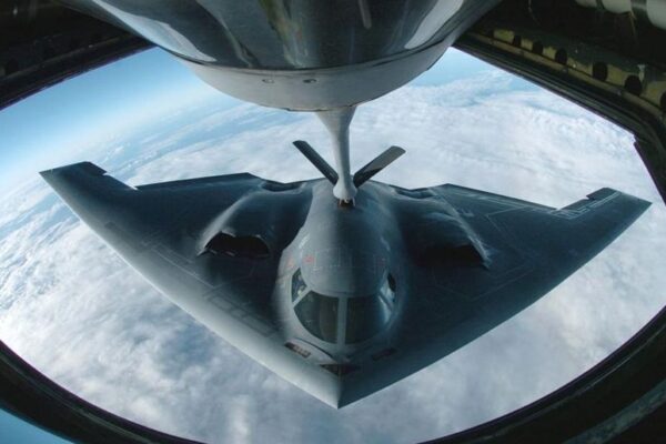 B-2 Spirit: Τί χρειάζεται για να πετάξεις ένα «αόρατο» βομβαρδιστικό – ΒΙΝΤΕΟ