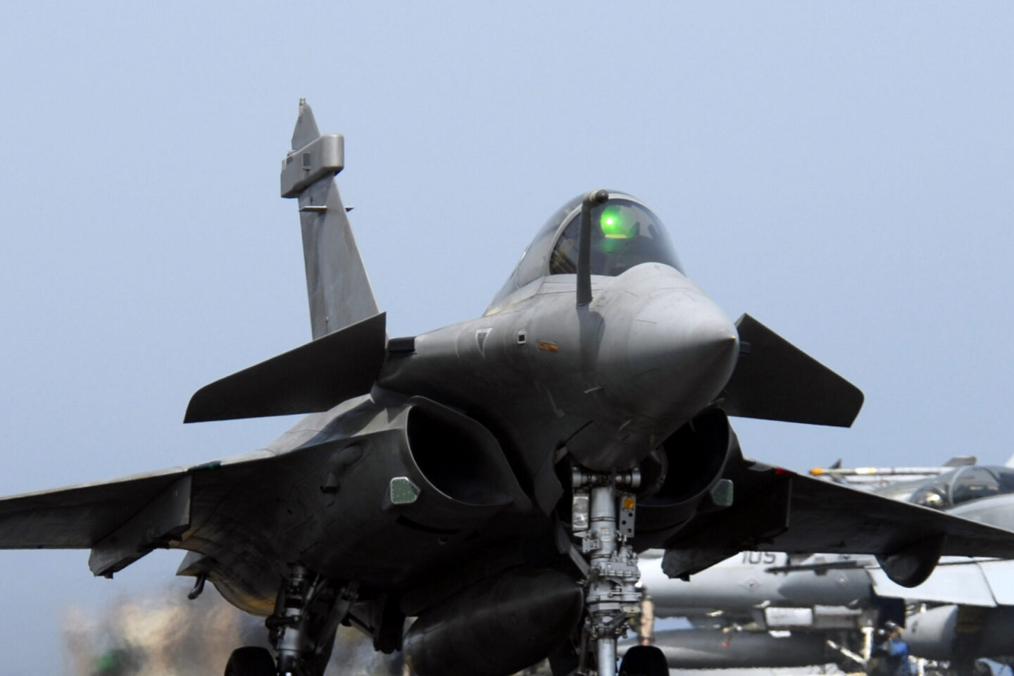 F-35 vs Rafale: Μία διόλου απίθανη μονομαχία στον ουρανό του Αιγαίου – ΒΙΝΤΕΟ