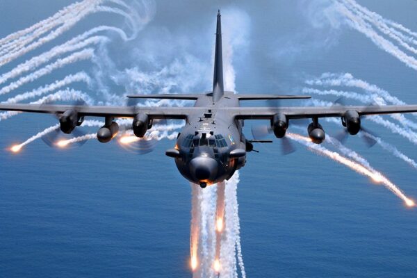 Εντυπωσιακή άσκηση με AC – 130 Stinger και πραγματικά πυρά – ΒΙΝΤΕΟ