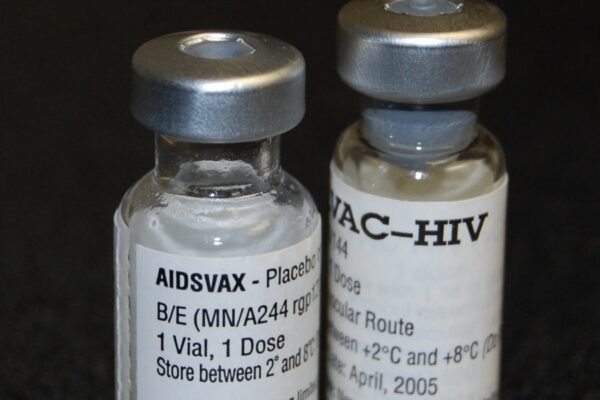 AIDS: Ο “πόλεμος” κατά του HIV στον στρατό
