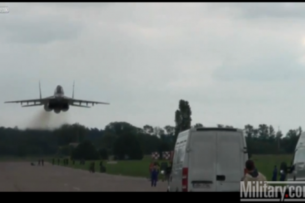 ΒΙΝΤΕΟ: Mig 29  στην…άσφαλτο!