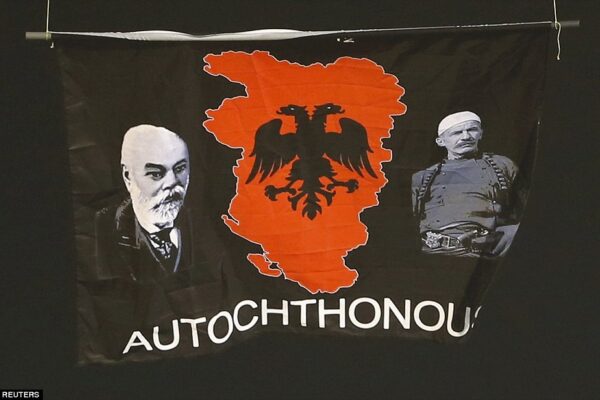 Η “Μεγάλη Αλβανία” και το λάβαρο στον ποδοσφαιρικό αγώνα