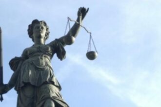 Τα δάκρυα του δικαστή σε μια ομιλία-σοκ προς τους συναδέλφους του