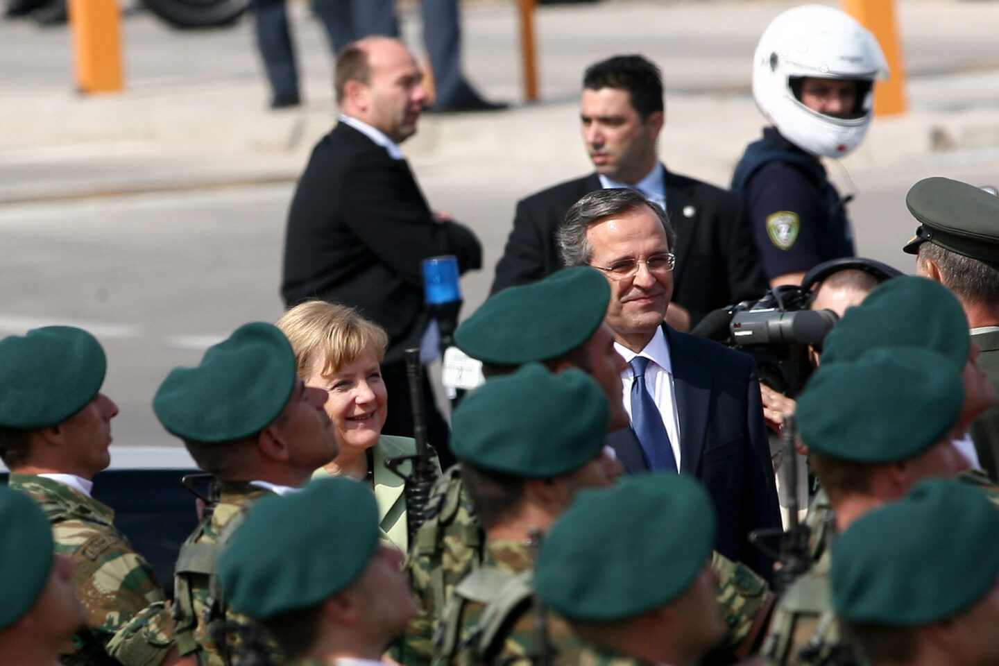Έως 7,5% η μείωση του μισθολογίου στρατιωτικών που θα ανακοινωθεί,στο 25% η πραγματική