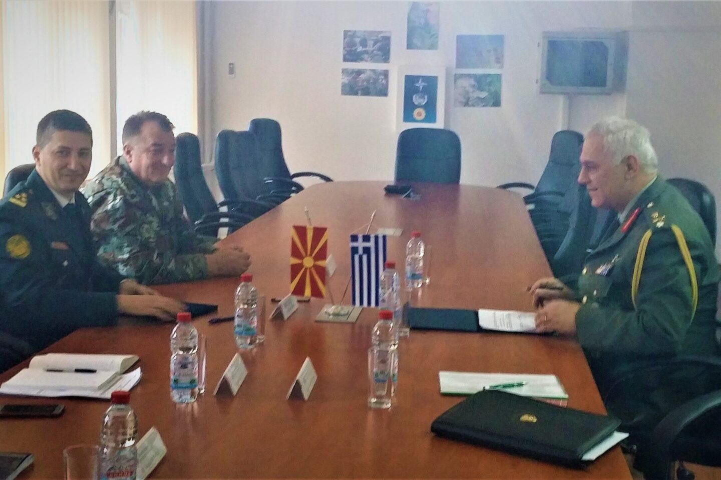 Ελλάδα – Σκόπια: Υπεγράφη το πρόγραμμα στρατιωτικής συνεργασίας