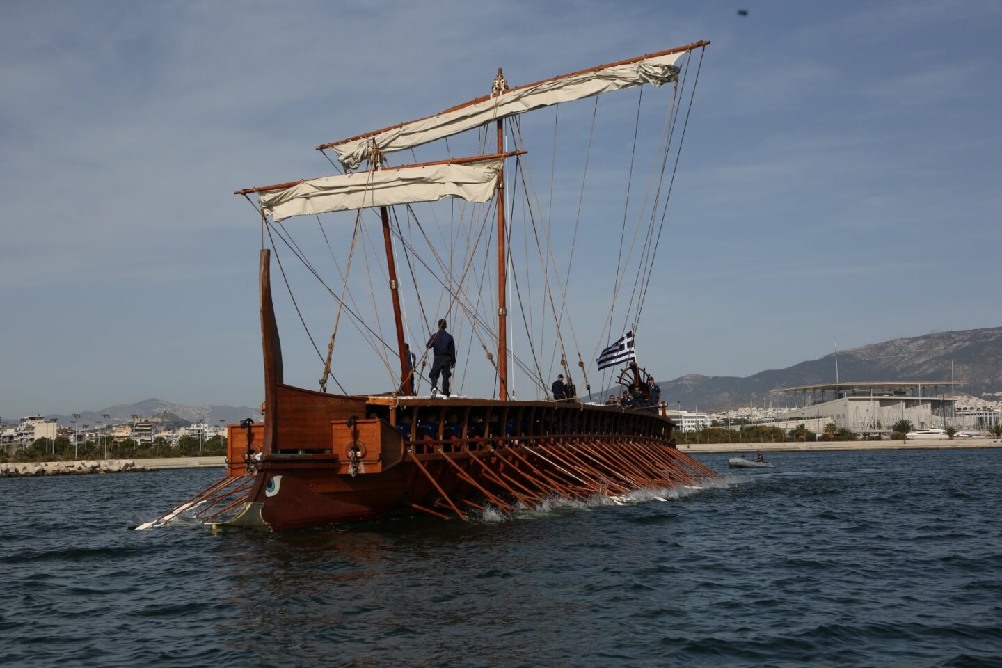 Ημέρες Θάλασσας 2016: H τριήρης “ΟΛΥΜΠΙΑΣ” στη Μαρίνα Ζέας