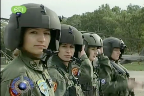 ΒΙΝΤΕΟ: “αμαζόνες” στα Apache! Γυναίκες έτοιμες να πετάξουν τα επιθετικά ελικόπτερα