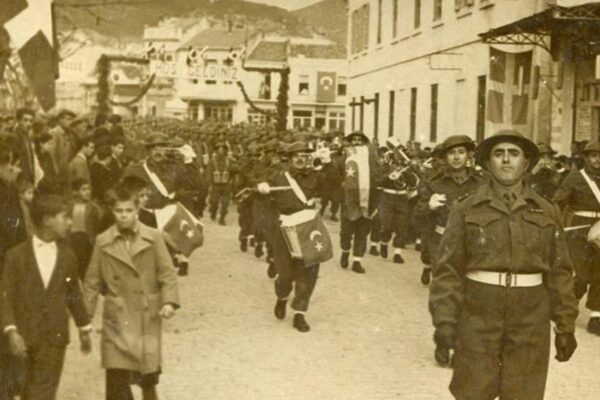 Κομoτηνή: Τα εγκαίνια του γυμνασίου Τζελάλ Μπαγιάρ το 1952 – ΦΩΤΟ