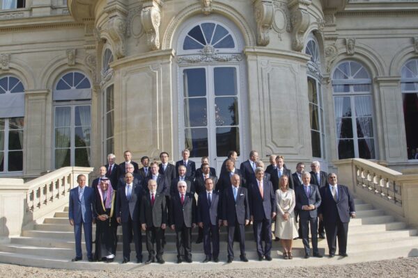 Σύνοδος Παρισιού: Παγκόσμια στήριξη προς το Ιράκ, σιγή για την Συρία