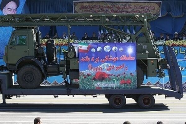 Επίδειξη ισχύος του Ιράν: Οι S-300 σε στρατιωτική παρέλαση – ΒΙΝΤΕΟ
