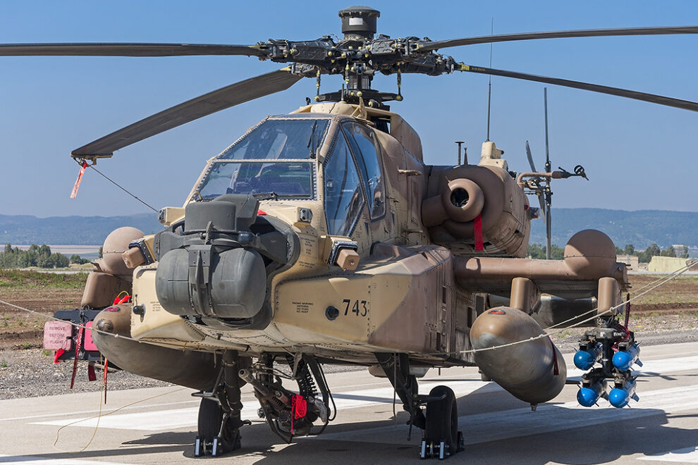 Τα ισραηλινά AH-64D Apache οπλίζονται με πυραύλους ακριβείας «Spike» – ΒΙΝΤΕΟ