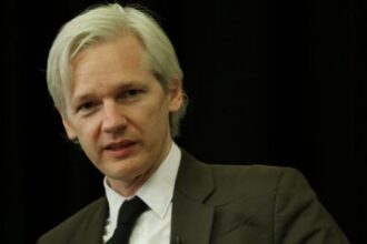 O mr.Wikileaks βγάζει βιβλίο.