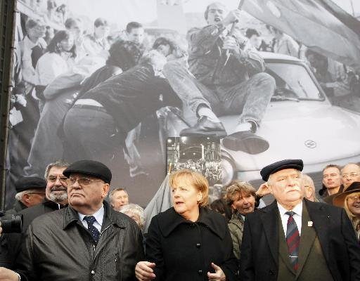 Η Μέρκελ δεν πήρε χαμπάρι τη Πτώση του Τείχους!Έκανε…σάουνα