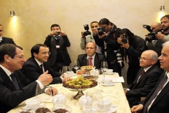 Κορυφώνεται το παρασκήνιο στο Κυπριακό