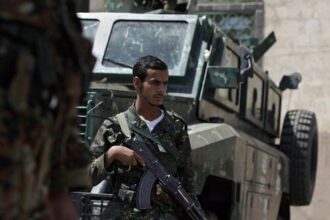 Υεμένη: Μέλη της Αλ-Κάιντα οχυρωμένα σε στρατιωτικό κτίριο