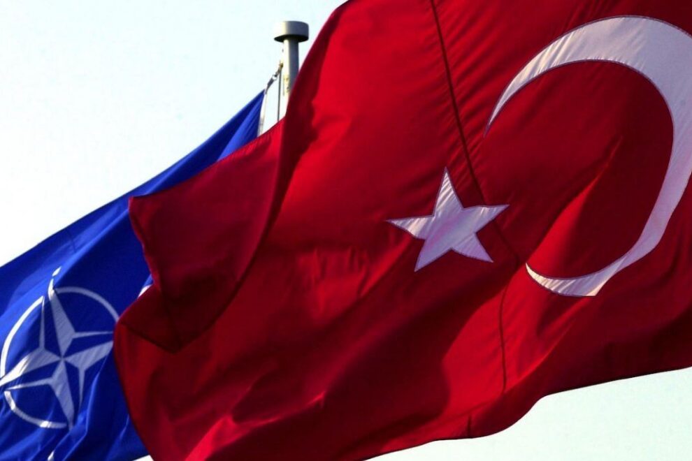 Τούρκος πολιτικός εκτιμά ότι η Τουρκία θα αποχωρήσει από το ΝΑΤΟ