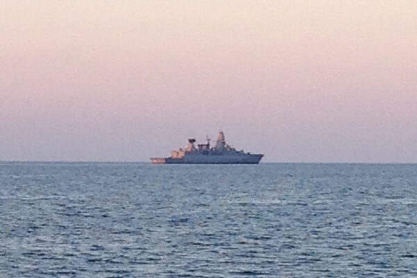 ΦΩΤΟ: Γερμανική φρεγάτα στον κόλπο των Χανίων