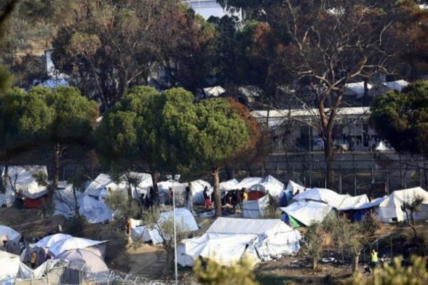 ΟΗΕ προς Ελλάδα: Επιταχύνετε τη μεταφορά των προσφύγων στα ηπειρωτικά