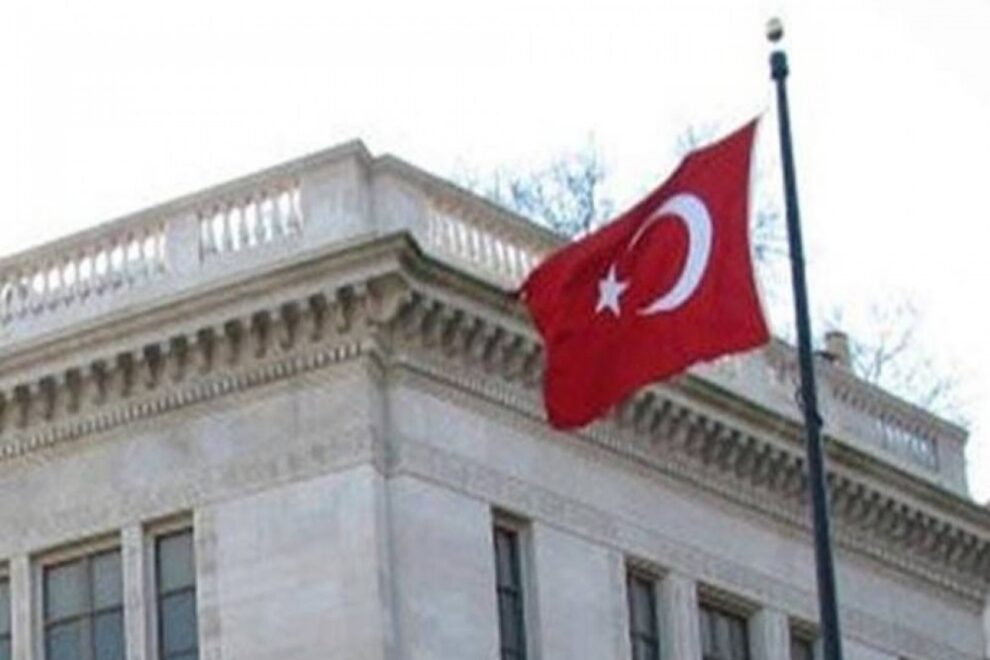 Η ομάδα Ρουβίκωνα εισέβαλε στην τουρκική πρεσβεία