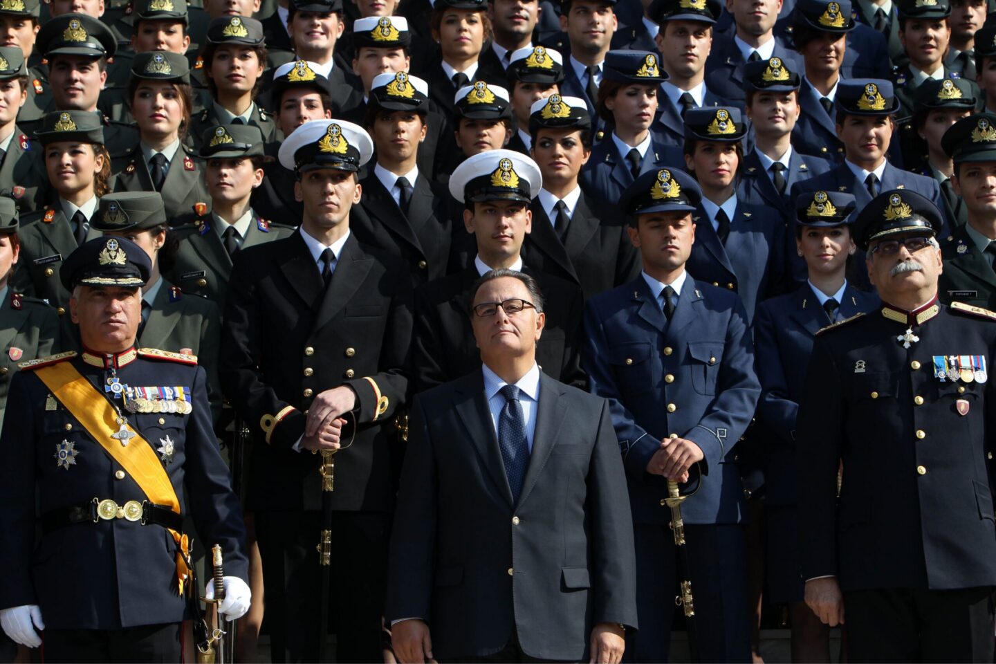 “Θανάσιμη απόγνωση” στις Ένοπλες Δυνάμεις! Κλίμα φυγής και απαξίωσης.Τι θα το ανακόψει;