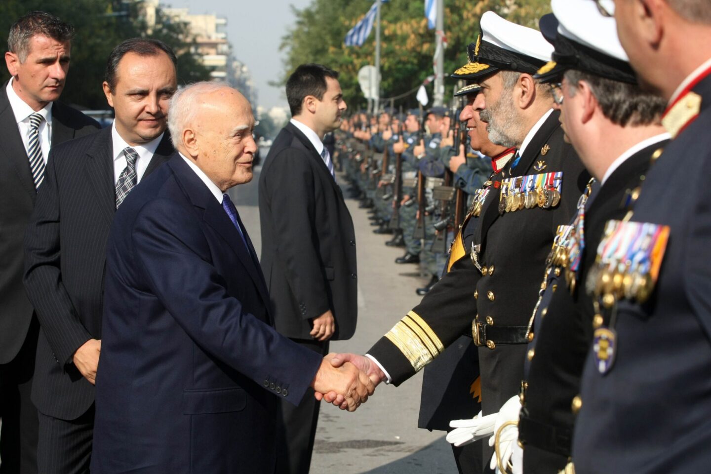 “Θα παρελάσω για τους πολίτες, όχι για σας κύριε Πρόεδρε”! Συγκλονιστική επιστολή στρατιωτικού!