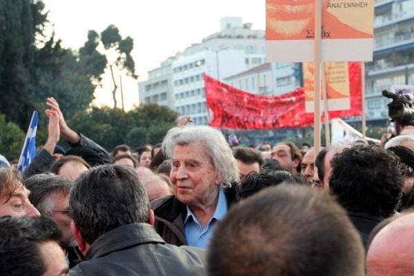 Μίκης Θεοδωράκης: Μας οδηγούν προς το απόλυτο χάος