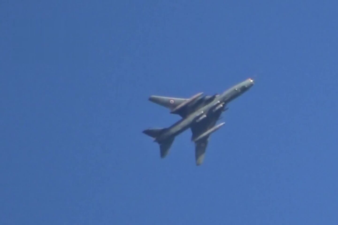 Έτσι κατέρριψε ο πιλότος του αμερικανικού Super Hornet το συριακό Su-22