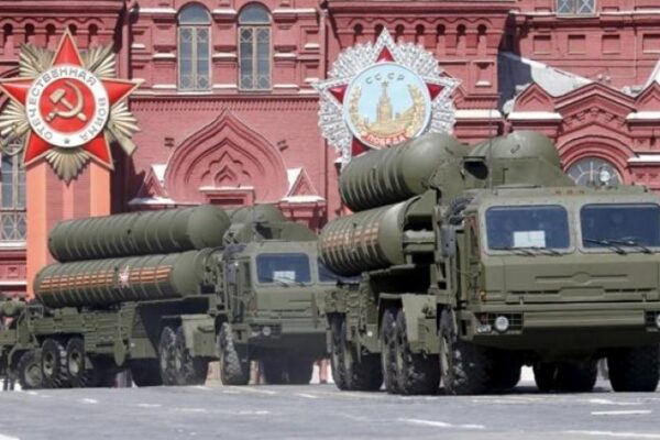 S-400: Αυτό ειναι το αντιαεροπορικό πυραυλικό σύστημα – ΒΙΝΤΕΟ