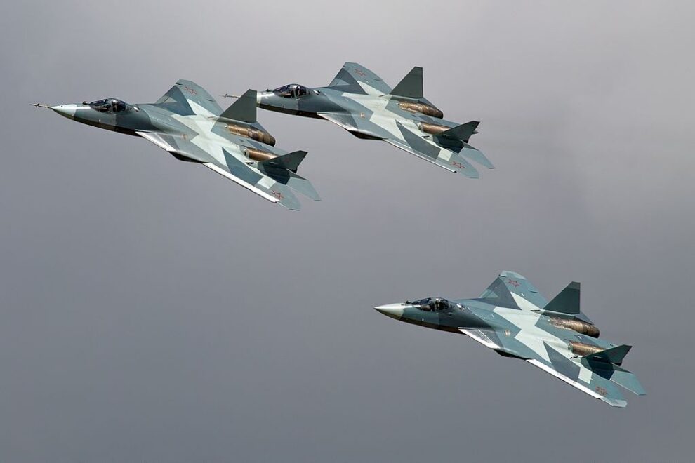 Su-57: Γιατί το Ρωσικό αντίπαλο δέος των stealth F-22 και F-35 δεν θα ανατρέψει τις ισορροπίες στους αιθέρες – ΒΙΝΤΕΟ