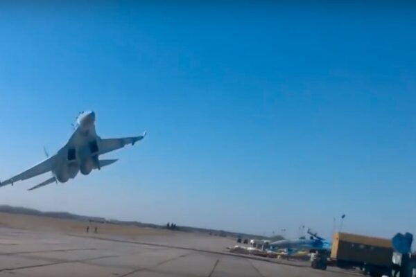 Απίστευτο! Παραλίγο συντριβή Ουκρανικού Su-27 – ΒΙΝΤΕΟ