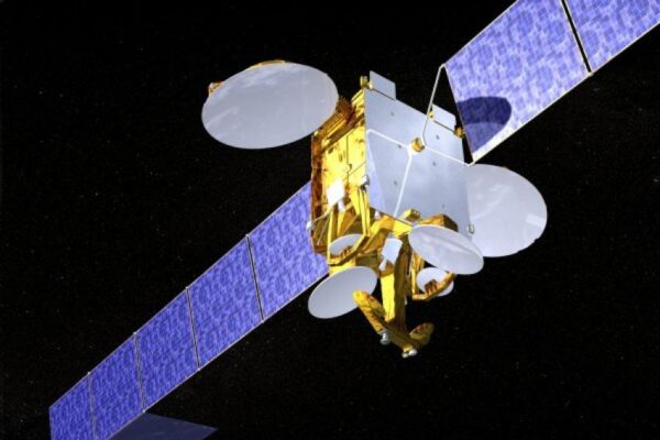 Βγάζουν στο σφυρί τον Hellas Sat. Τι σημαίνει για τις Ένοπλες Δυνάμεις
